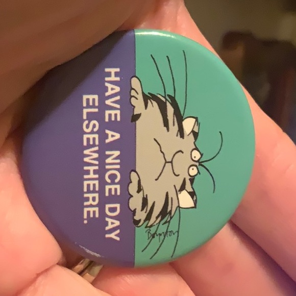 2 Novelty Button Pins & 1 Mini Garfield - Picture 13 of 16